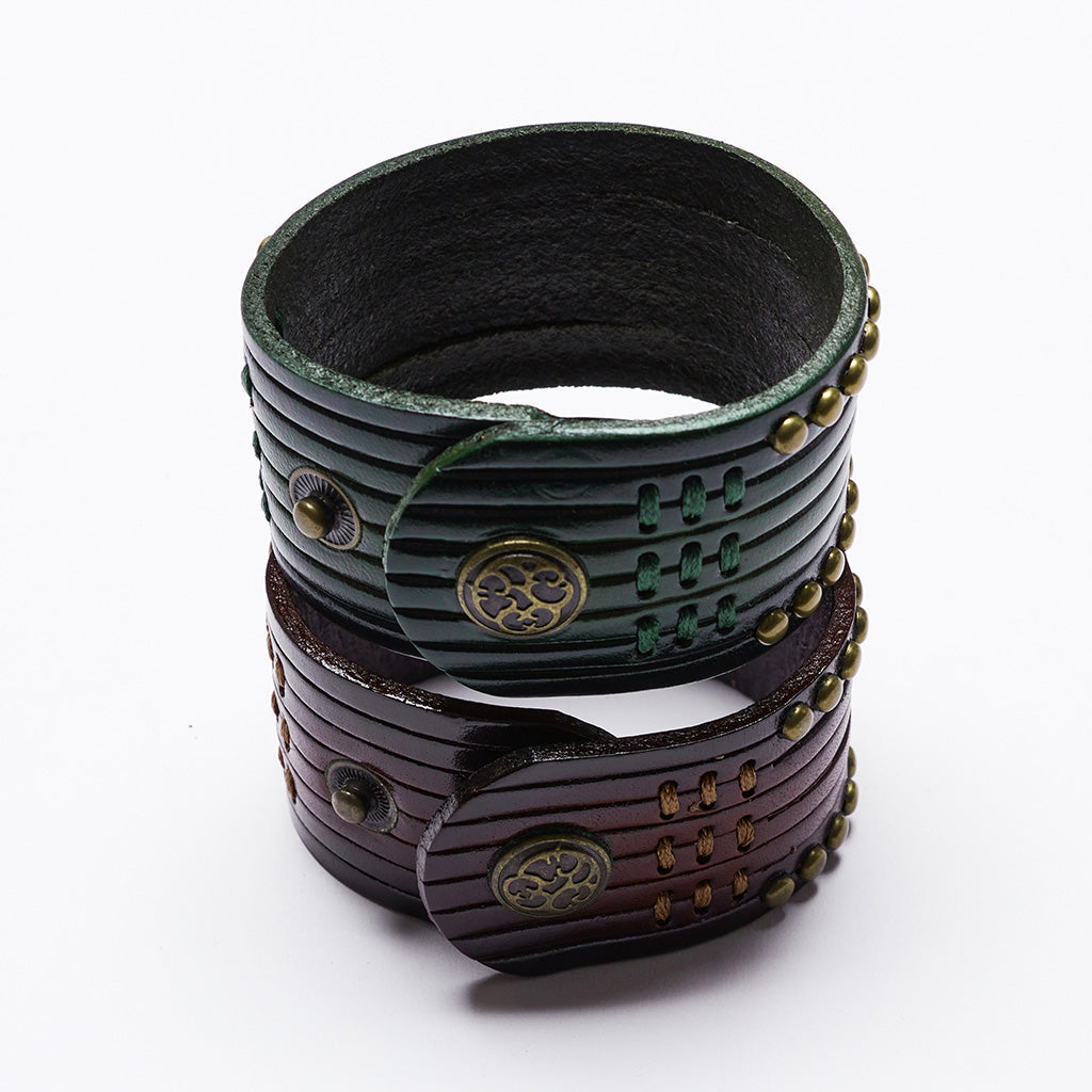 WS-712SSF Rustic Leather Rivet Cuff Punk Accessories Bold Design?-??Punk Rave Clothing